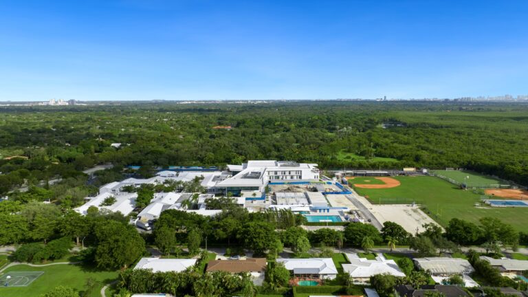 HOW SCHOOL DISTRICTS INFLUENCE HOME VALUES IN KENDALL