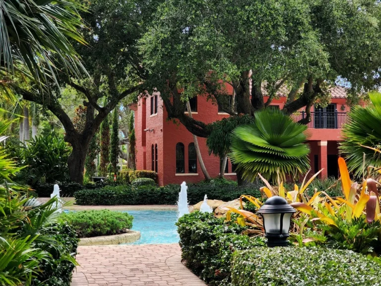 MOVING TO PALMETTO BAY: WHAT HOMEBUYERS AND RELOCATING FAMILIES SHOULD KNOW