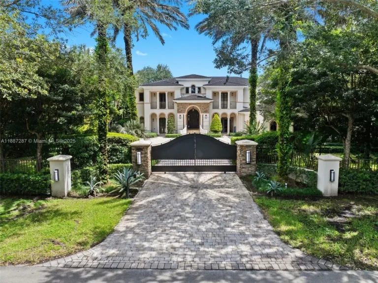 PINECREST VS PALMETTO BAY REAL ESTATE: WHERE SHOULD YOU INVEST?