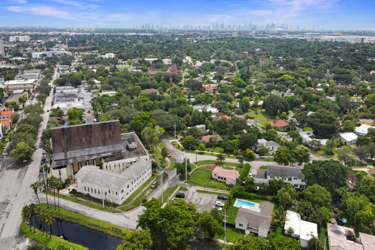 CAMPA&Ntilde;AS BILING&Uuml;ES EN SOUTH DADE: C&Oacute;MO THE OPES GROUP LLEGA A M&Aacute;S COMPRADORES