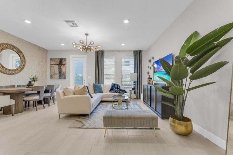 Luxury Townhome in Plantation FL | Modern Family Living Near Fort Lauderdale &mdash; 8351 NW 7th Court