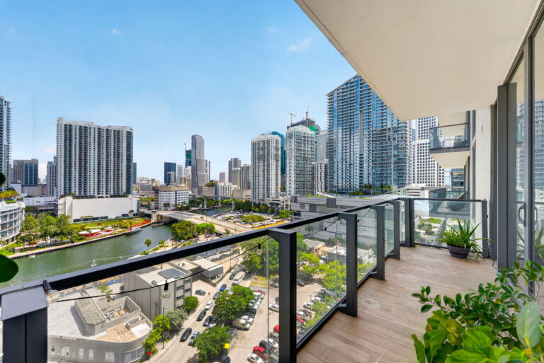 88 SW 7th Street, Unit 1012, Brickell &mdash; Living in the Area: Location, Lifestyle, and Neighborhood Insights