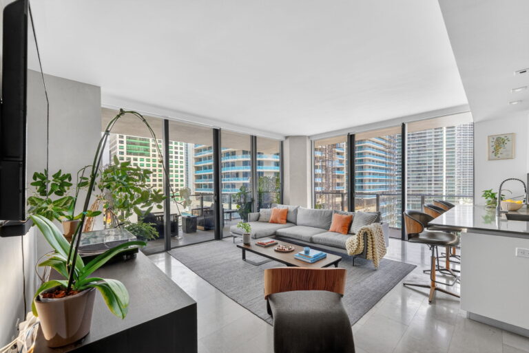 88 SW 7TH STREET, UNIT 1012, BRICKELL &mdash; INSIDE THE HOME: DESIGN, LAYOUT, AND LIFESTYLE