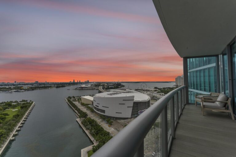 888 Biscayne Blvd Unit 2409, Miami FL &mdash; Living in the Area: Location, Lifestyle, and Neighborhood Insights